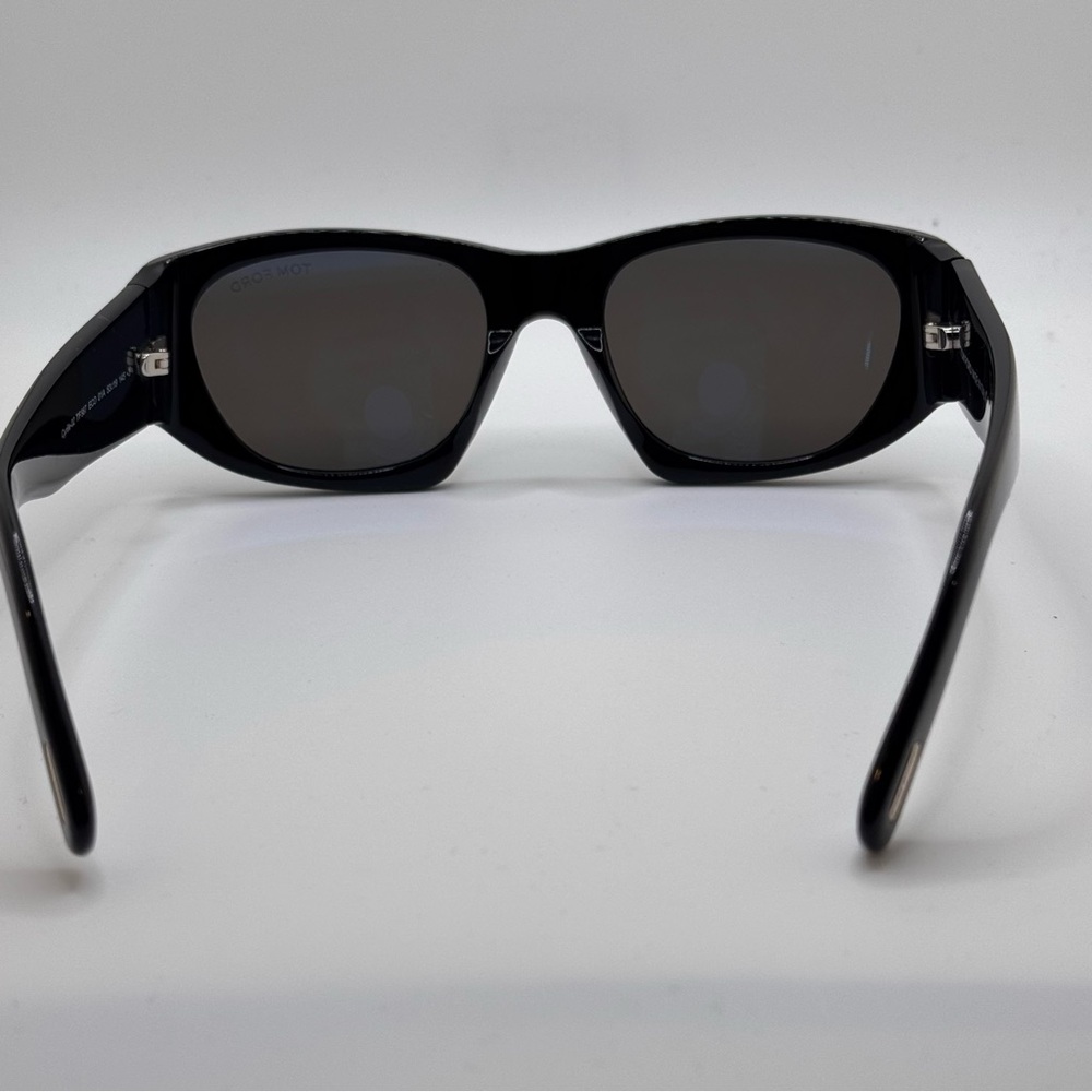 Tom Ford - sunglasses with case - Like New - never worn - 53-19-145 - Picture 7 of 15